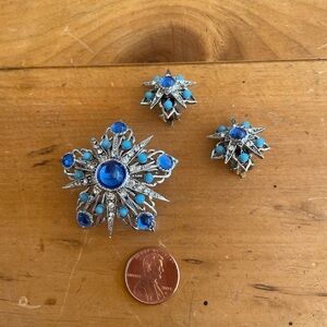 Blue and silver star shaped vintage brooch and earrings set